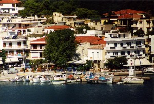 Epidavros: Quay and jetty. The main yacht moorings are just out of shot, left.