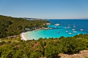 Voutoumi: The bay and beach looking north