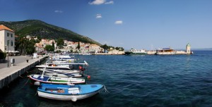 Bol: Entrance to the small town harbour