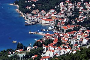 Bol: Aerial view of the harbour