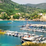 Paleokatritsa: A few yachts squeeze in the harbour amongst the fishing boats and motor vessels