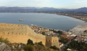 Nafplion: Palamidi Fort with harbour and Bourtzi Fort behind Nafplion: Wall of the Palamidi Fort with the quay and Bourtzi Fortress behind