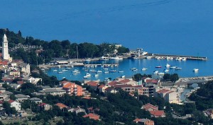 Novi Vinodolski: The harbour with several yachts on the jetty