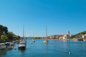 Omis: The River Cetina looking to the sea, with yachts on mooring buoys