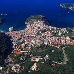 Parga: Aerial view of the bays, separated by the Venetian castle on the promontory