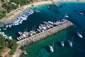 Parga: The yacht quay on the west side, with some interesting beach berthing