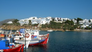 Piso Livadi: Holiday accommodation overlooks the bright red fishing boats