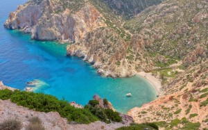 Faros: Steep cliffs surround the bay and beach