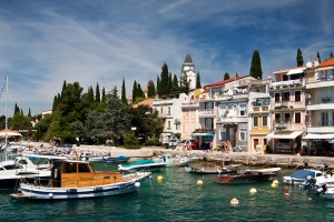 Selce: The pretty sea front with a varied selection of boats