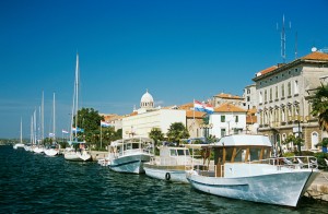 Sibenik: The quay with the dome of the cathedral visible behind
