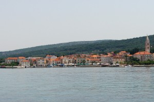Supetar: Boats in the harbour with the town behind. Note the green starboard mark left