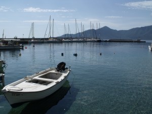 Plaka: The yacht quay with harbour entrance, right