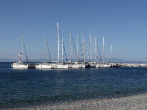 Tiros: Yachts on the quay in the small harbour