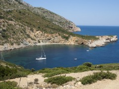 Krya Panagia: Yachts anchored in the pretty and unspoilt bay in the island