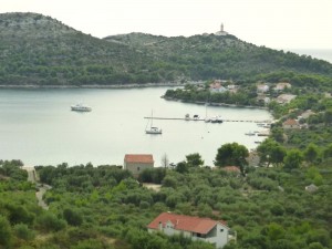 Skrivena Luka: Yachts on the quay