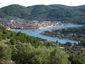Vela Luka: The town with its quay and moorings