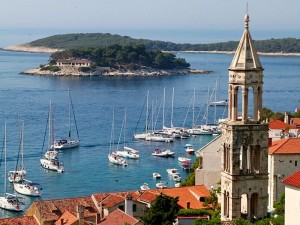 Dalmatia flotillas: scenery, history, sunshinse and sailing